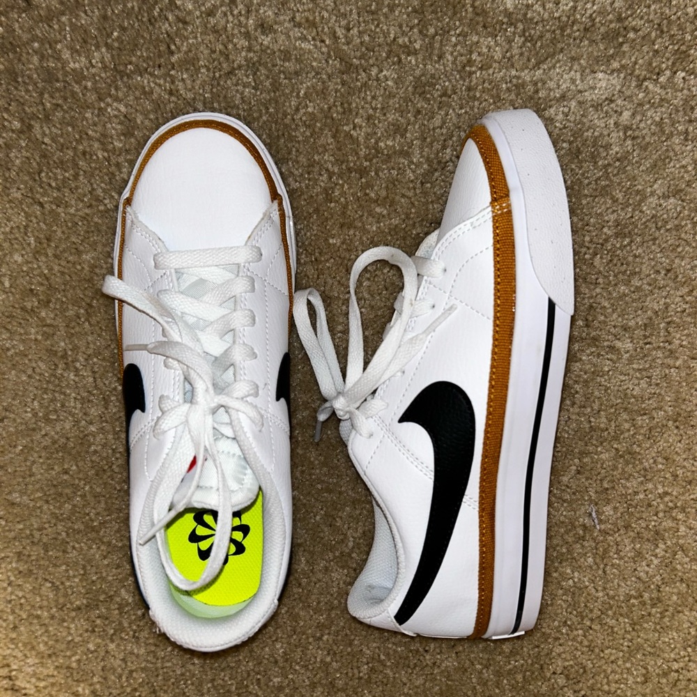 Nike Women’s Size 6.5 Court Legacy Next Nature White and Black